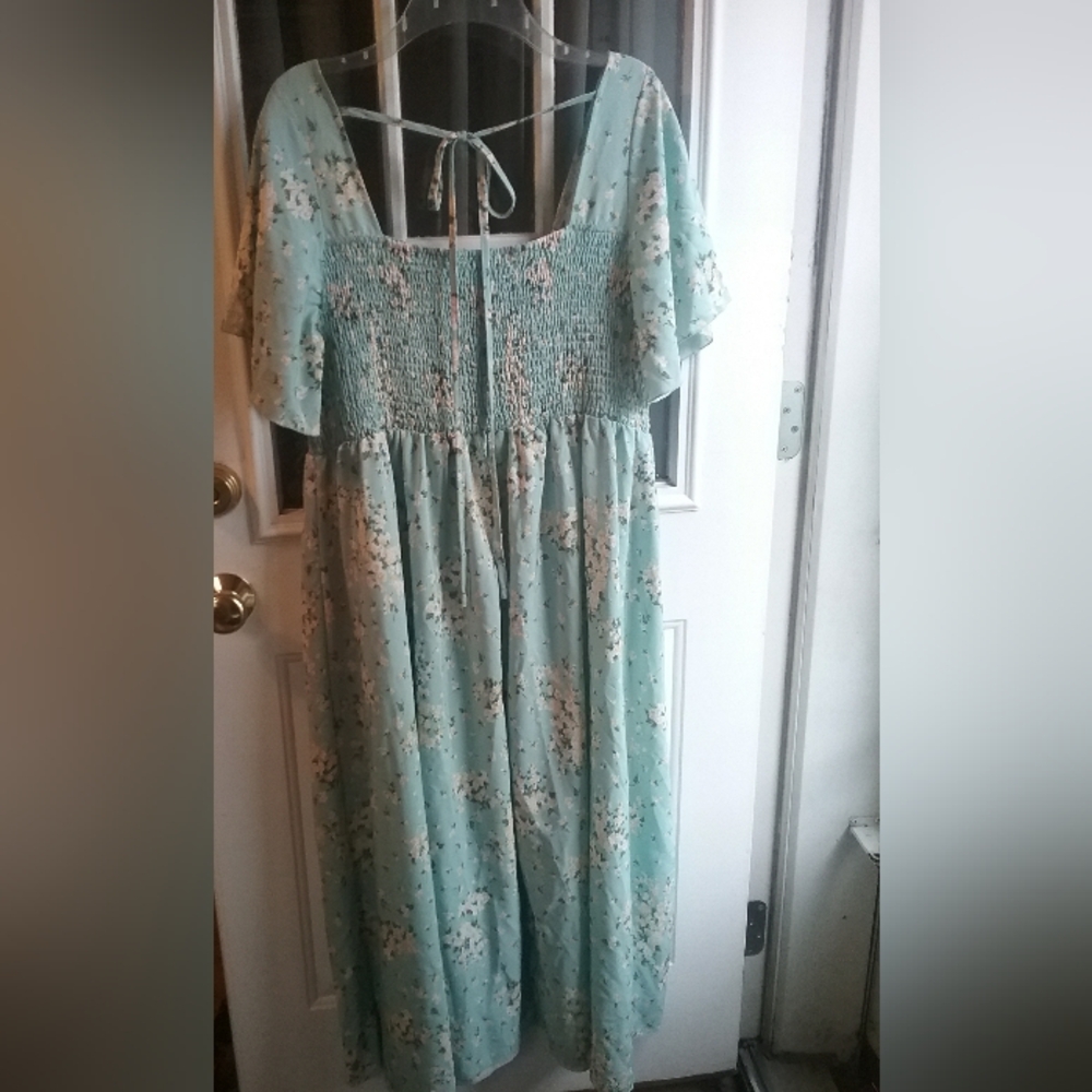 Flowing Floral Smocked Dress 3X - Picture 2 of 5